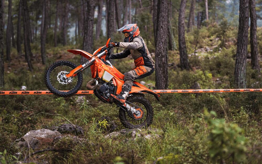 KTM 250 EXC Six Days (2025) (4)