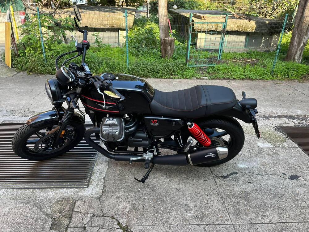 Moto Guzzi V7 Stone Special Edition (2022 - 25)