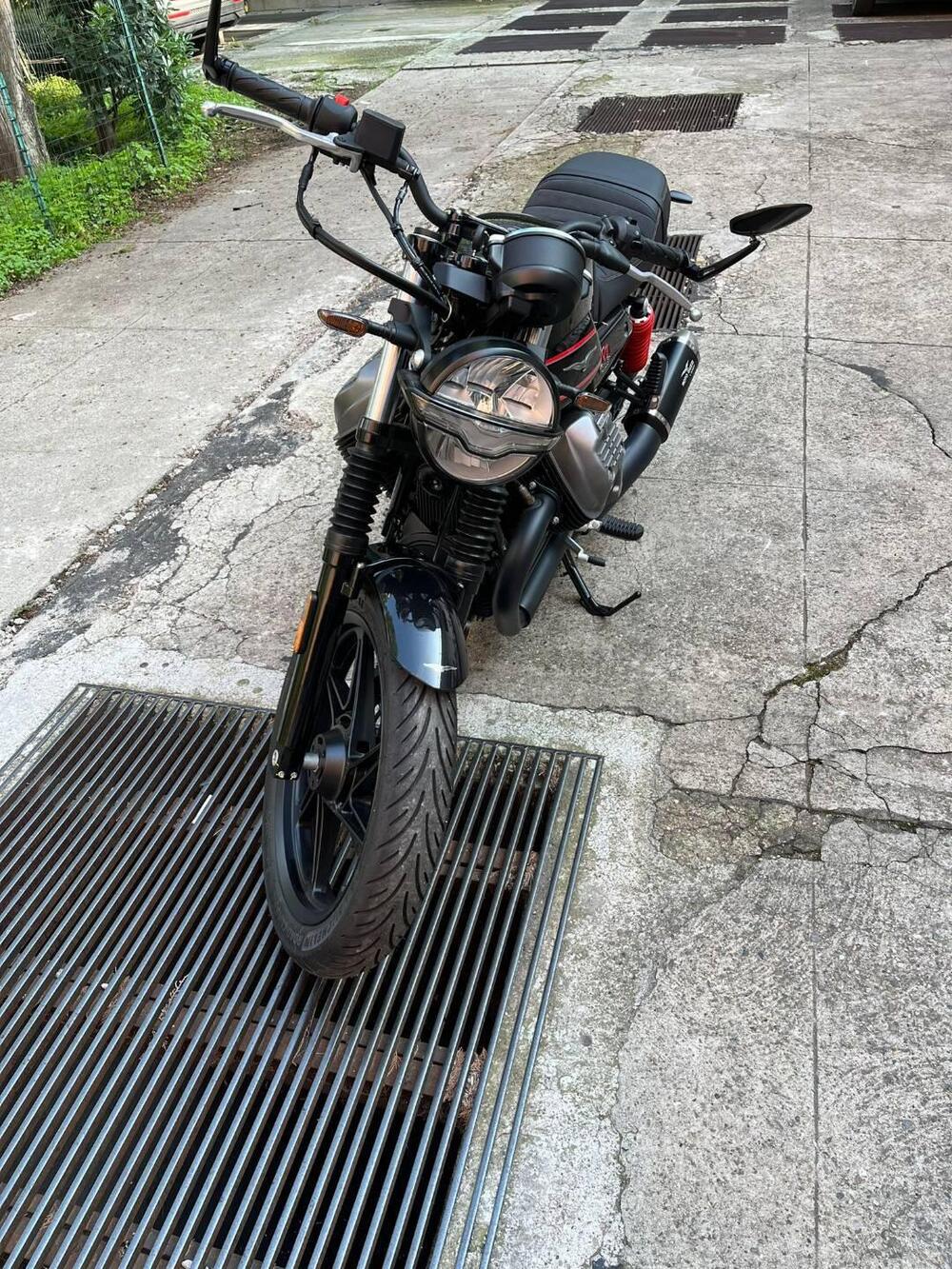 Moto Guzzi V7 Stone Special Edition (2022 - 25) (2)