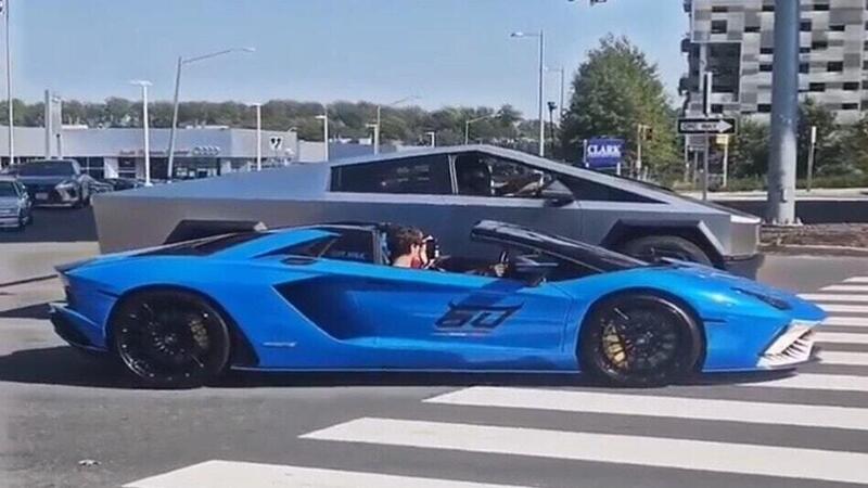 La Drag Race improvvisata fra un Cybertruck e Lambo Aventador... finisce male [VIDEO]