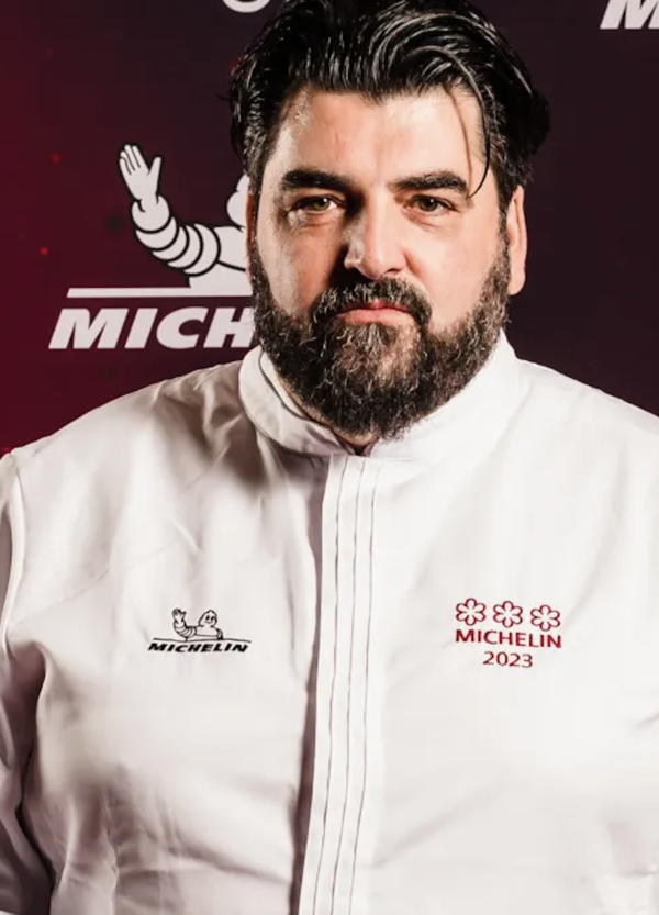 Cannavacciuolo? &ldquo;Sorprende l&rsquo;incontenibile passione della Michelin per lui&rdquo;. Parla il critico Visintin: &ldquo;Le stelle? Un atto di fede. La Guida? Pi&ugrave; misteriosa di Nostradamus&rdquo;. E sul fine dining, la ristorazione maschilista e Perbellini...