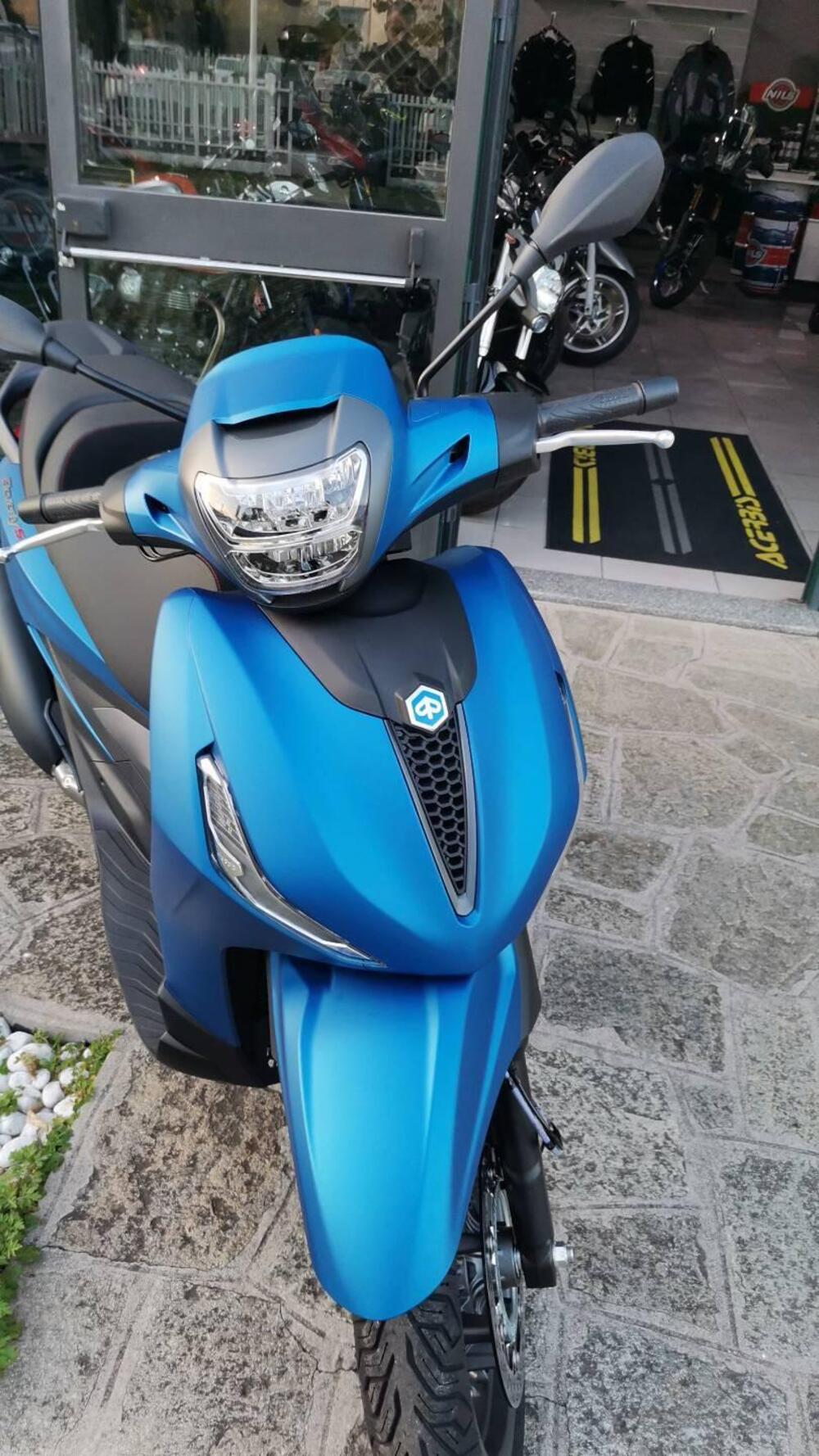 Piaggio Beverly 300 S ABS-ASR (2021 - 25) (2)