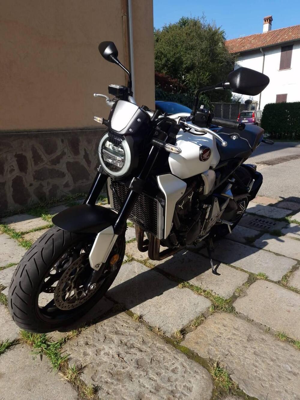 Honda CB 1000 R (2021 - 25) (4)