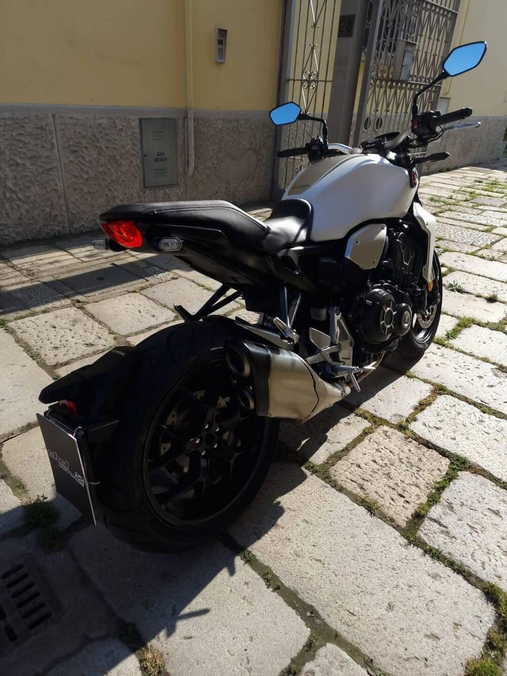 Honda CB 1000 R (2021 - 25) (8)