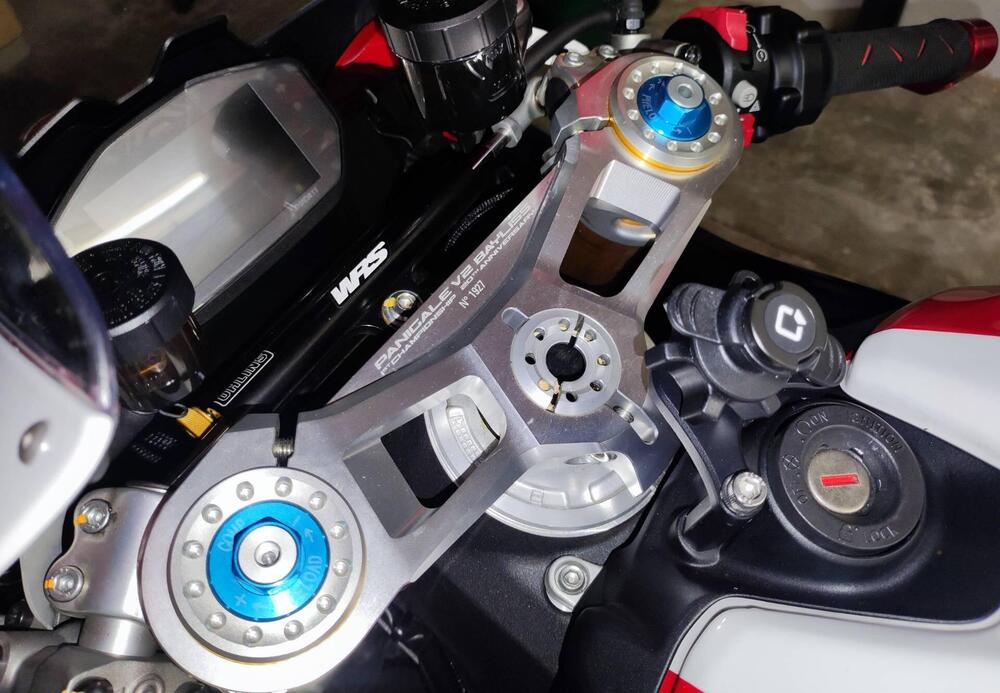 Ducati Panigale V2 Bayliss 1st Championship 20th Anniversary (2021 - 24) (11)