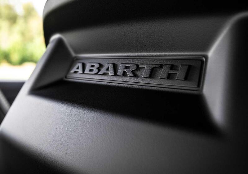 Abarth 600e (2024-->>) (26)