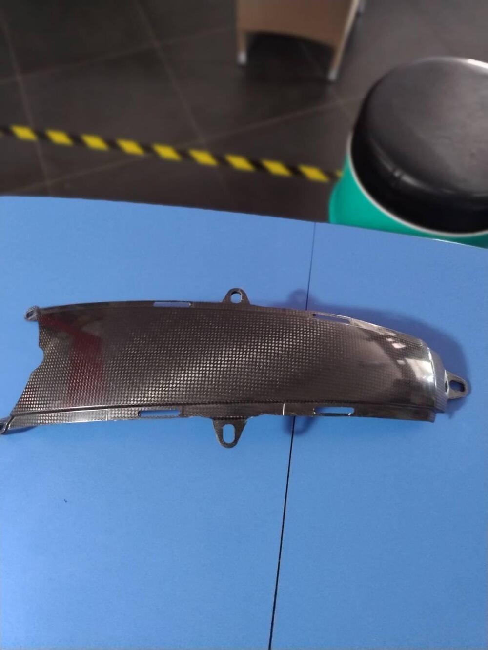 COVER SERBATOIO CARBONIO MONSTER Ducati (2)