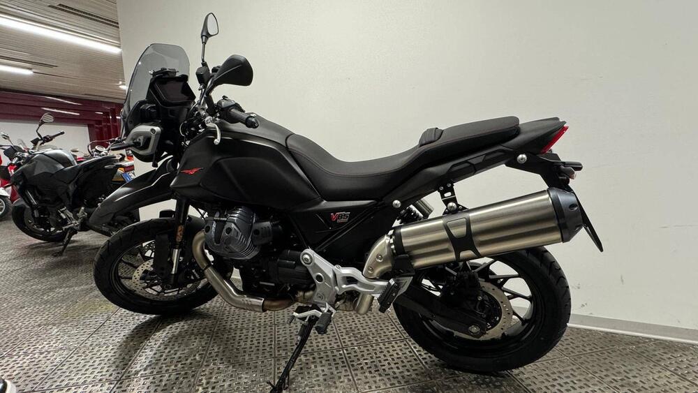 Moto Guzzi V85 Strada (2024 - 25) (3)