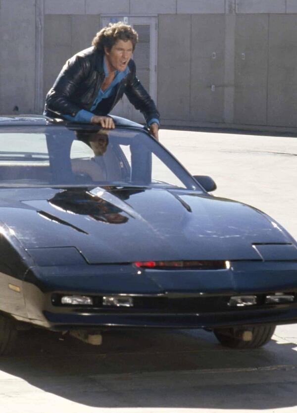 Perch&eacute; Kitt di Supercar dovrebbe essere un&rsquo;auto elettrica? L&rsquo;omaggio a Knight Rider di Rivian con David Hasselhoff &egrave; una ca*ata pazzesca? [VIDEO]