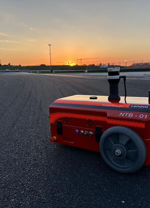 Tra i segreti di Ducati per dominare la MotoGP, c&rsquo;&egrave; il robot costruito da un ingegnere di trent&rsquo;anni con tecnologia Lenovo: ecco come funziona NTB-01