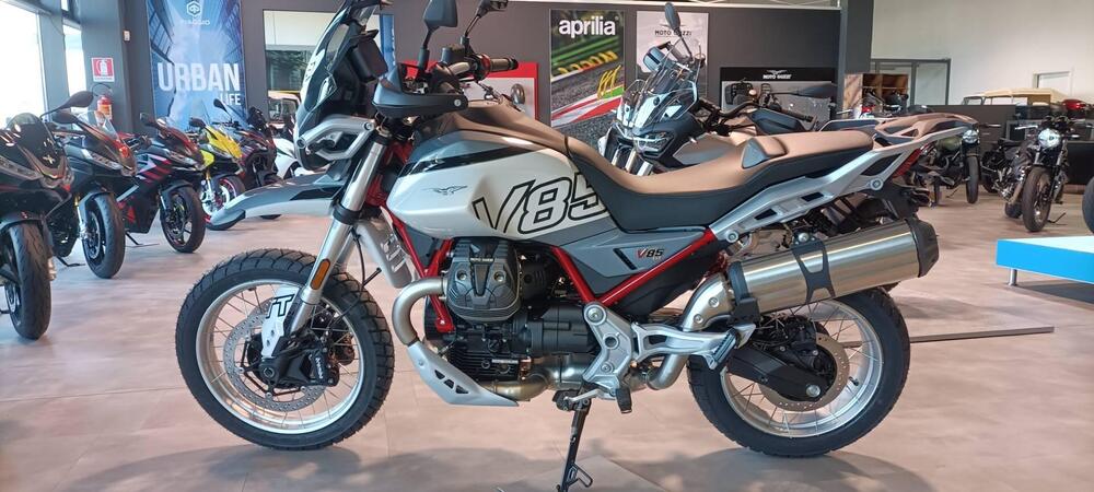 Moto Guzzi V85 TT (2024 - 25) (2)