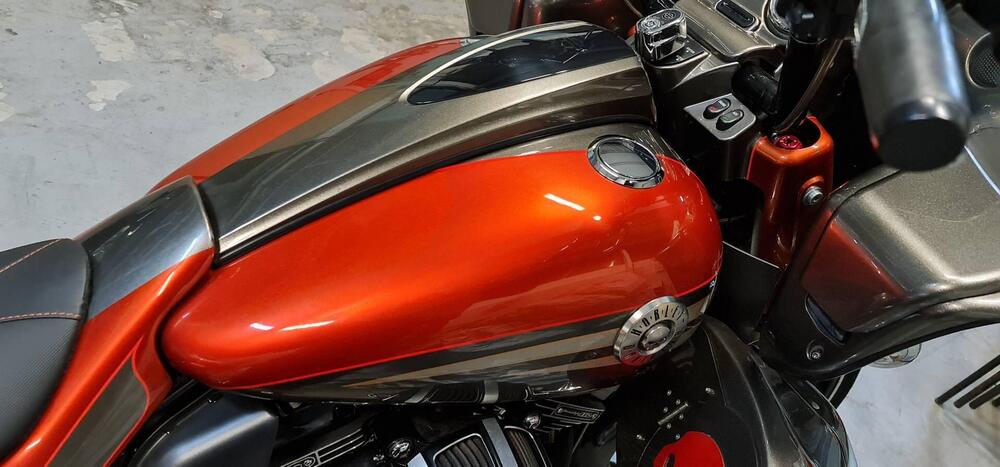 Harley-Davidson 1800 Road Glide Custom (2013) - FLTRXSE (12)