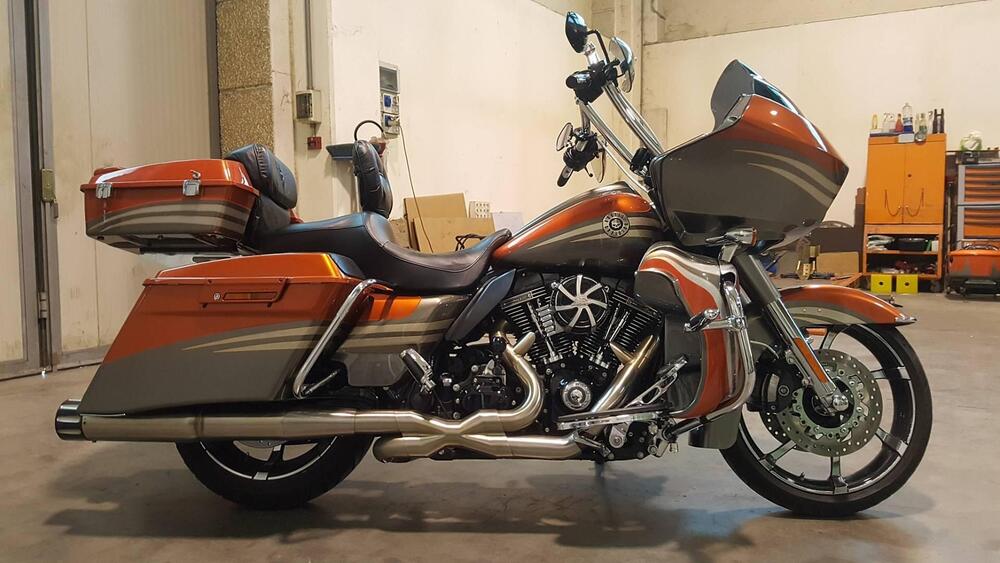 Harley-Davidson 1800 Road Glide Custom (2013) - FLTRXSE (14)