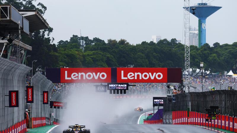 Hulkenberg squalificato in Brasile: ecco tutti i significati delle bandiere in Formula 1