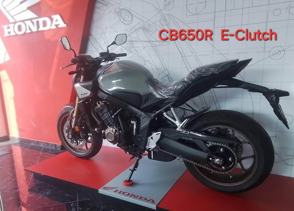 Honda CB 650 R E-Clutch (2024 - 25) (2)