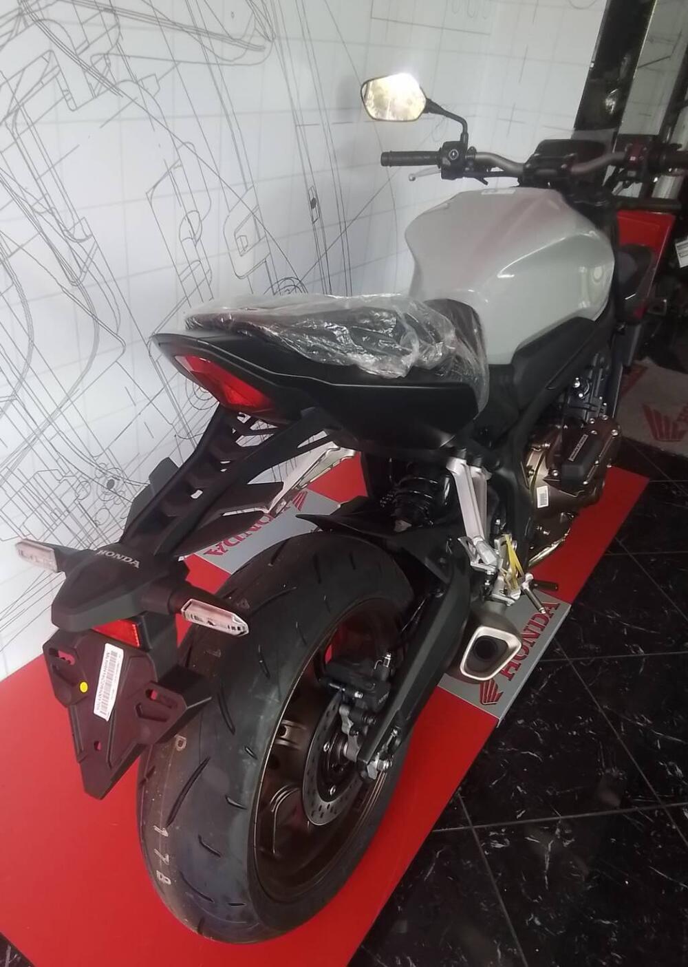 Honda CB 650 R E-Clutch (2024 - 25) (8)