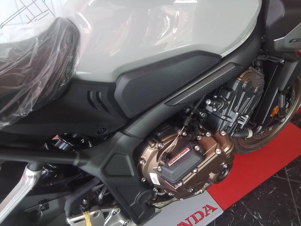 Honda CB 650 R E-Clutch (2024 - 25) (14)