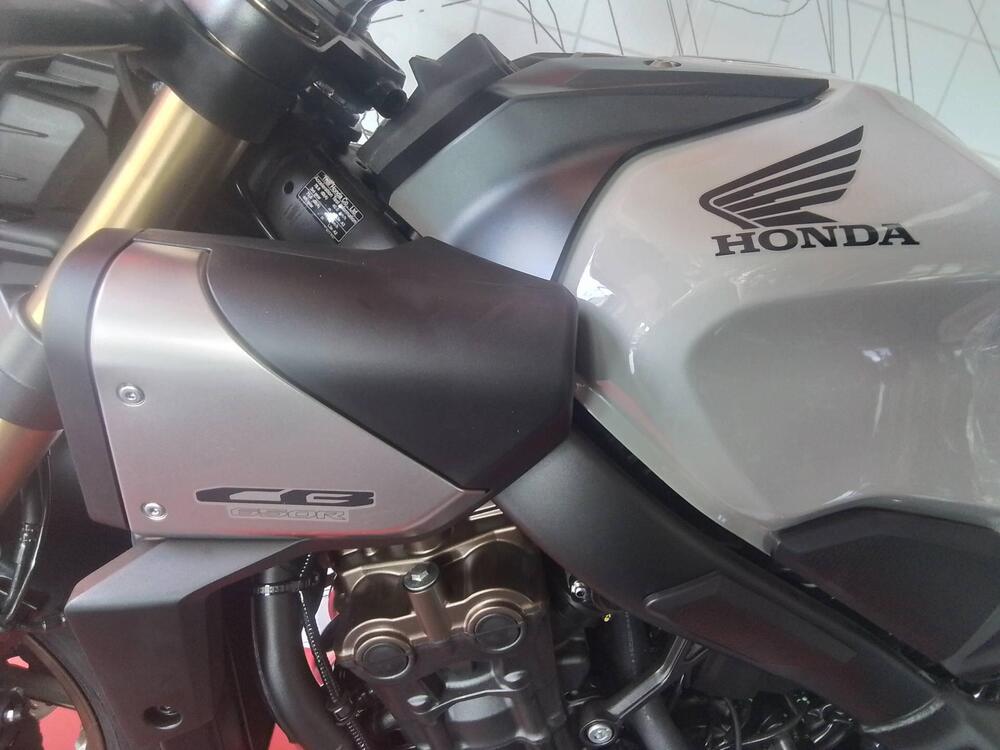 Honda CB 650 R E-Clutch (2024 - 25) (20)