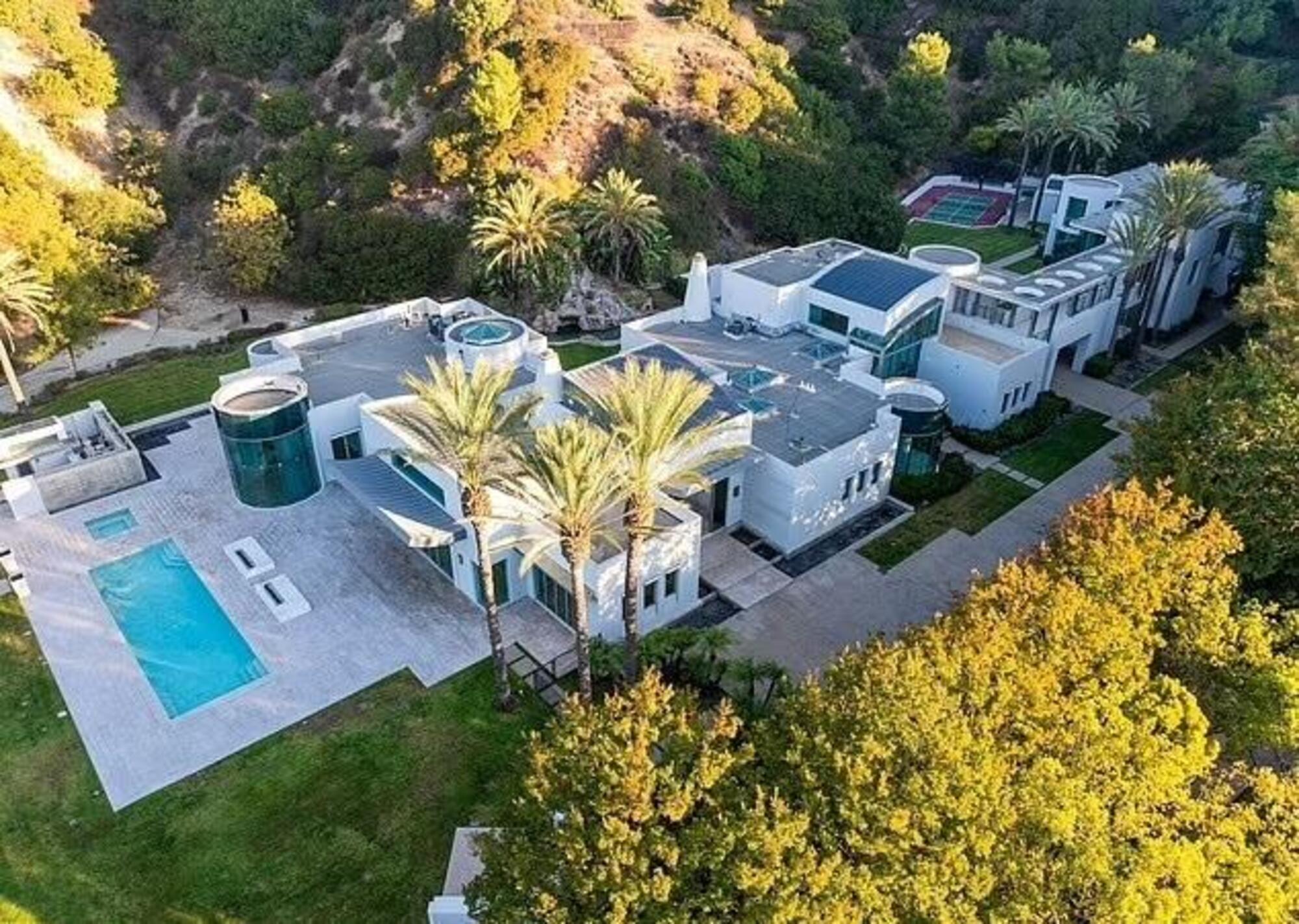 La villa acquistata &quot;creativamente&quot; da Kanye West a Beverly HIlls 