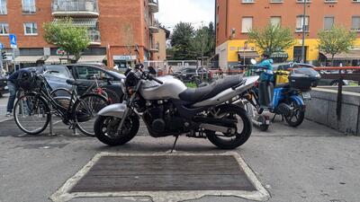 Kawasaki ZR-7 (2001 - 04) usata