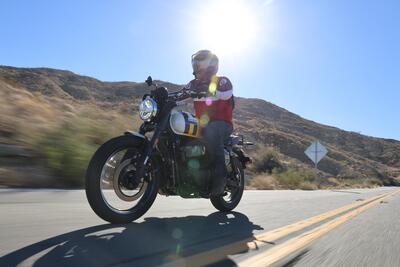 Royal Enfield Bear 650, la scrambler ispirata alla Big Bear Run del &#039;60 [VIDEO]