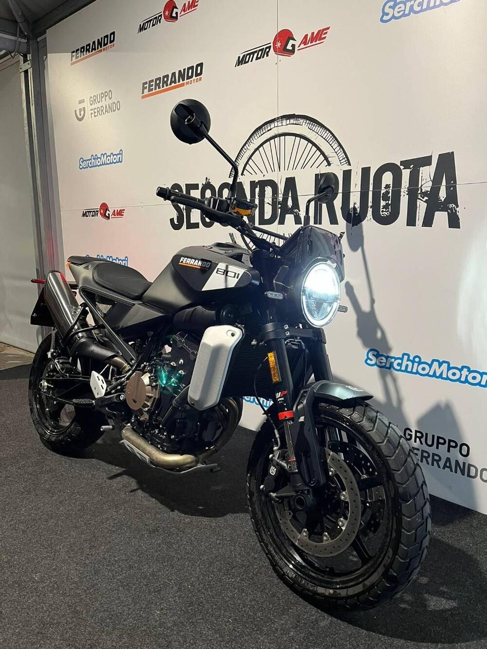 Husqvarna Svartpilen 801 (2024 - 25) (2)