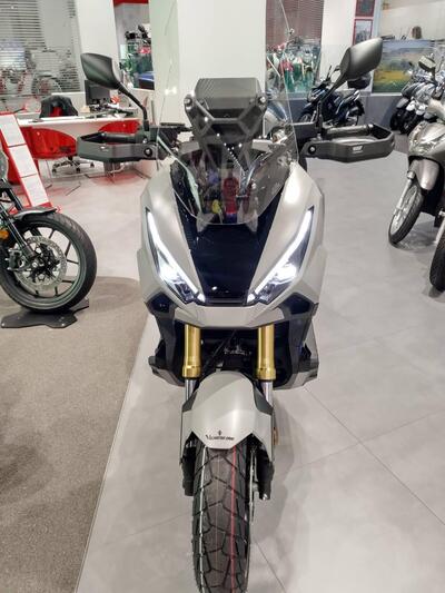 Honda X-ADV 750 DCT (2021 - 24) nuova