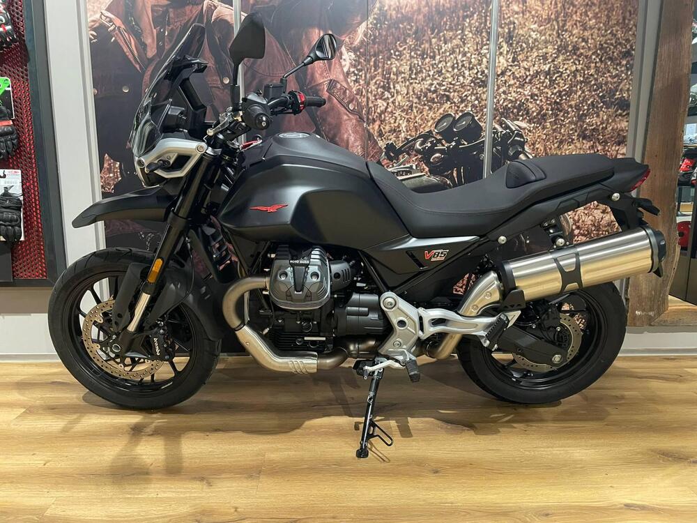 Moto Guzzi V85 Strada (2024 - 25)