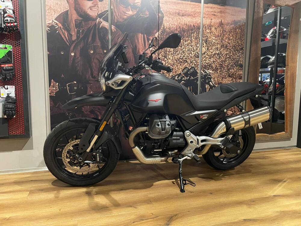 Moto Guzzi V85 Strada (2024 - 25) (2)