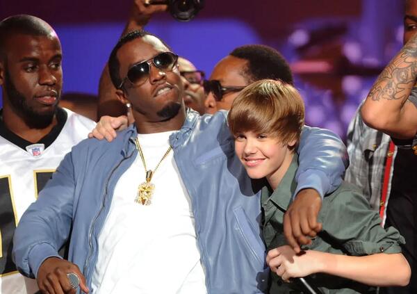 Sean Diddy Combs, abusi a Justin Bieber di Puff Daddy e dei suoi amici? Il producer Suge Knight: &ldquo;Hanno fatto sesso con lui, la cosa pi&ugrave; triste del mondo&hellip;&rdquo;