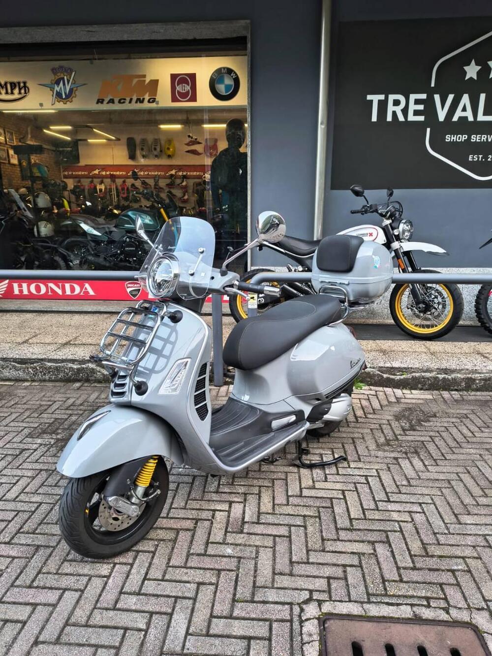Vespa GTS 300 Hpe Super Tech (2019) (2)