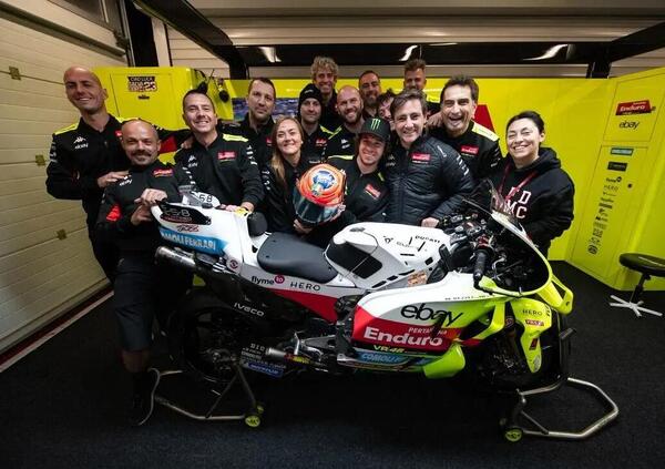 Scusate, ma siamo eMOWtivi: Marco Bezzecchi, la Lalla e il Team VR46 sono una piccola storia grande dentro il vortice di Barcellona 2024