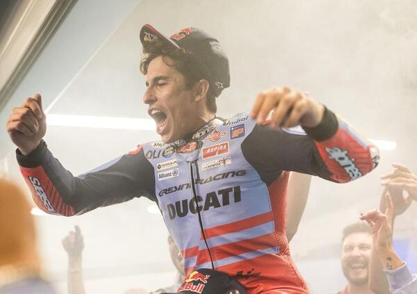 &ldquo;Del terzo posto non mi importava, ma poi&hellip;&rdquo;: Marc Marquez, dopo aver fatto un cinema, vince pure l&rsquo;Oscar (miglior attore). E su Bagnaia e Ducati&hellip;