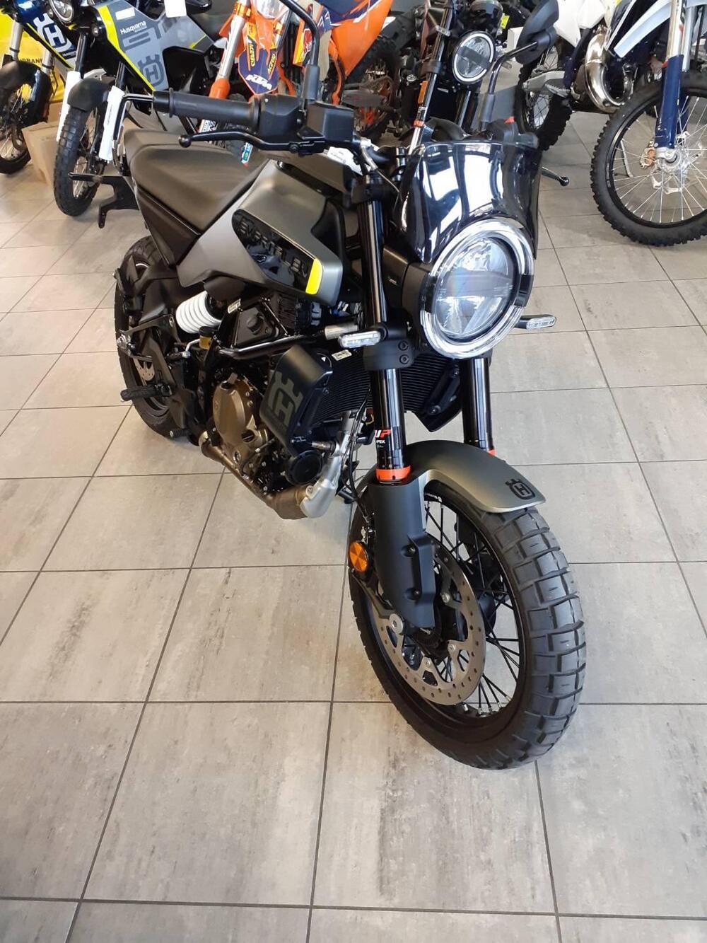 Husqvarna Svartpilen 125 (2024 - 25) (7)