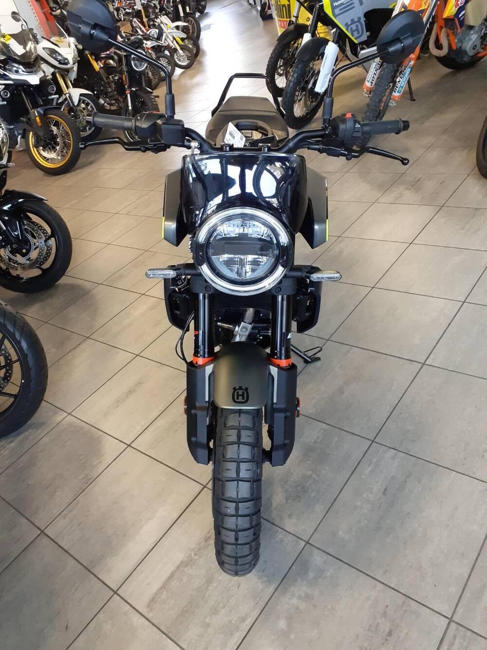 Husqvarna Svartpilen 125 (2024 - 25) (8)