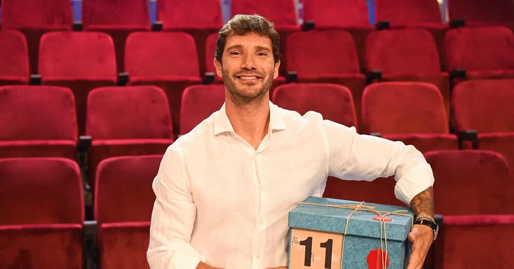 Stefano De Martino: &ldquo;Sanremo? Nel mio contratto c&rsquo;&egrave;. Amici? Montato la testa. Belen? Falso mito, e stava con Fabrizio Corona&rdquo;. E su Maria De Filippi, Arianna Meloni, Alessia Marcuzzi, Amadeus, Caschetto, Presta e Maradona&hellip;