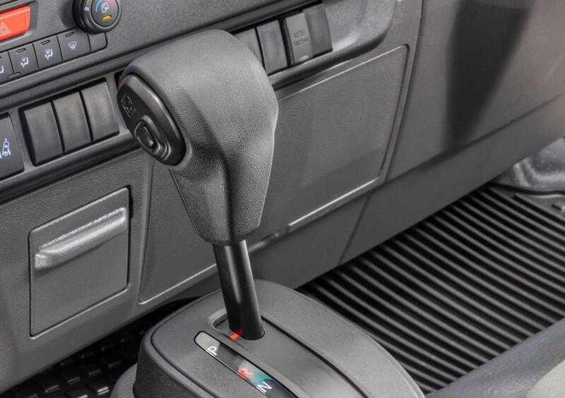 Isuzu N (2021-->>) (17)