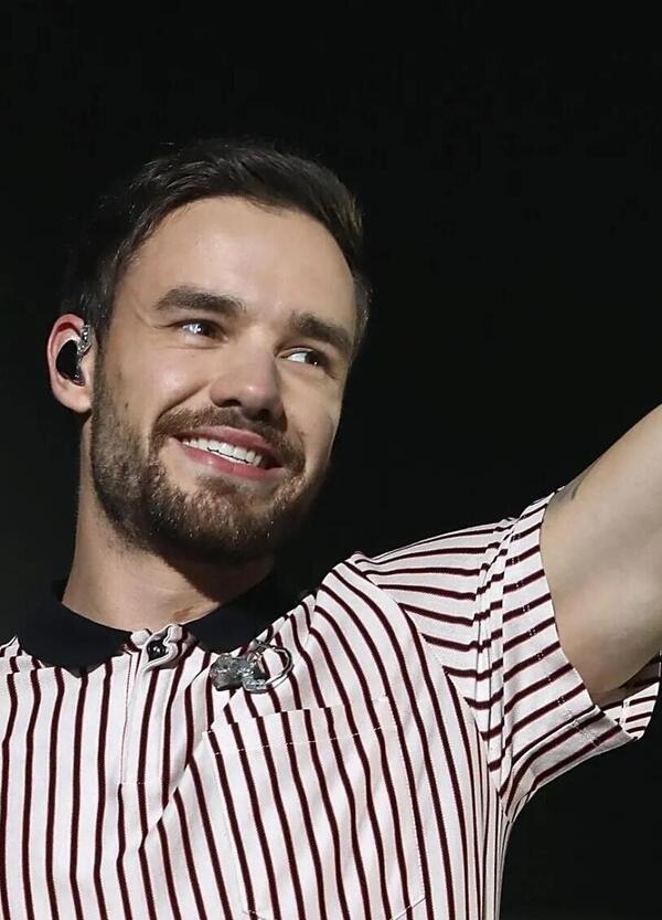 Morte di Liam Payne, il cantante ex One Direction aveva provato a lottare per il figlio Bear prima di cadere? E spunta il video del (falso) funerale...