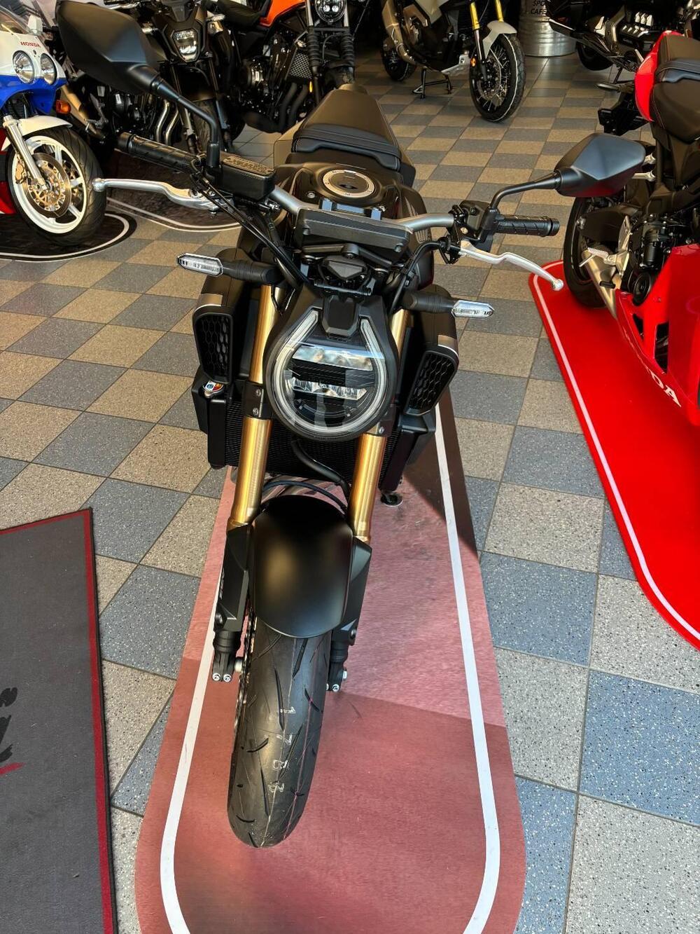 Honda CB 650 R E-Clutch (2024 - 25) (2)