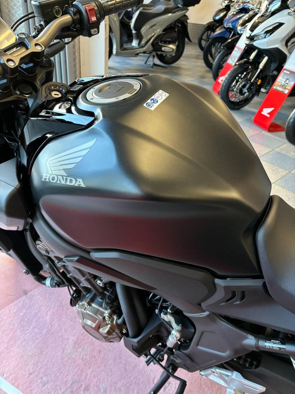 Honda CB 650 R E-Clutch (2024 - 25) (4)