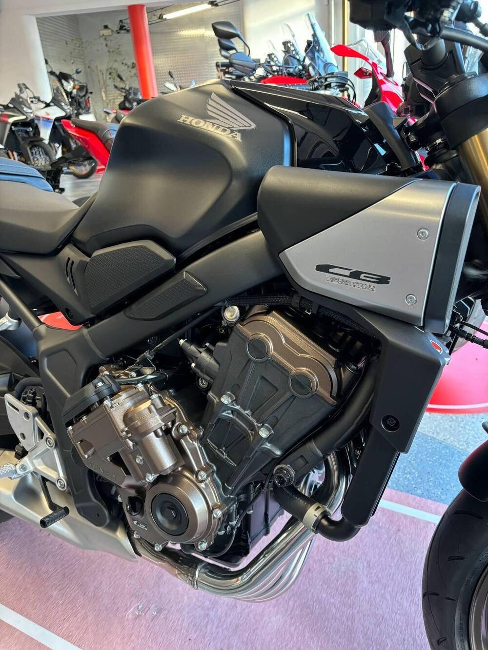 Honda CB 650 R E-Clutch (2024 - 25) (5)