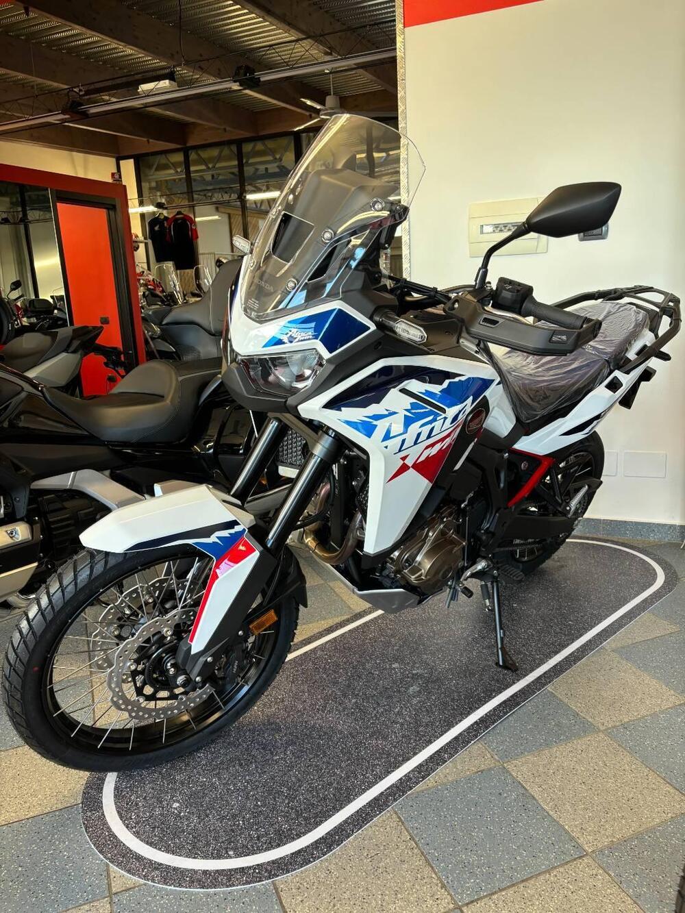 Honda Africa Twin CRF 1100L ES (2024 - 25) (9)