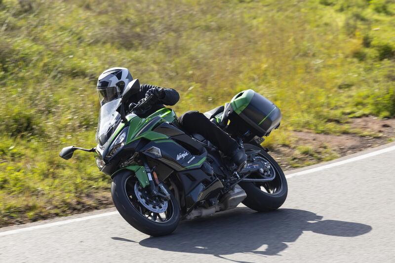 Kawasaki Ninja 1100 SX SE 2025 TEST: prova di maturit&agrave; [GALLERY &amp; VIDEO]