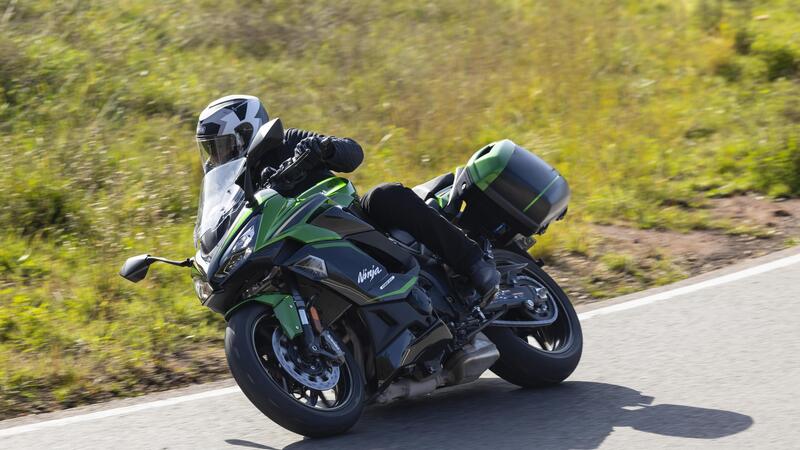 Kawasaki Ninja 1100 SX SE 2025 TEST: prova di maturit&agrave; [GALLERY &amp; VIDEO]