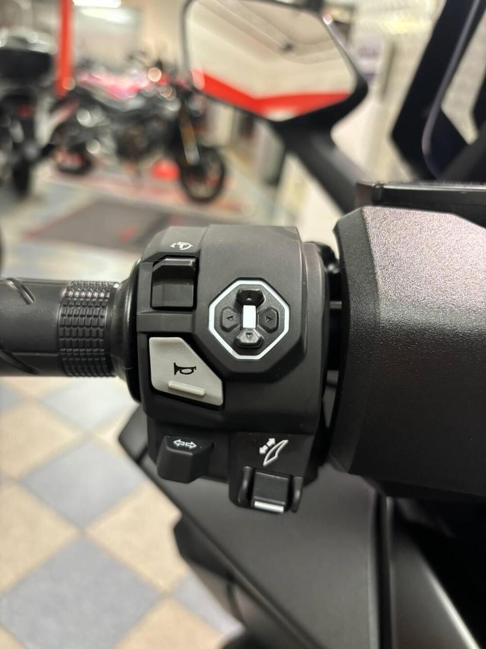 Honda Forza 350 Deluxe (2025) (9)