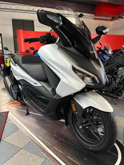 Honda Forza 350 (2025) nuova
