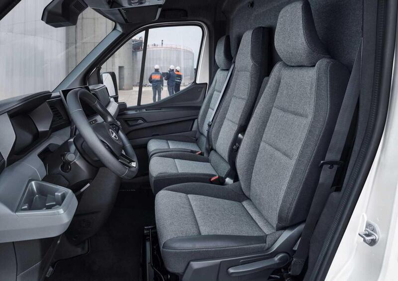 Nissan Interstar Furgone (12)