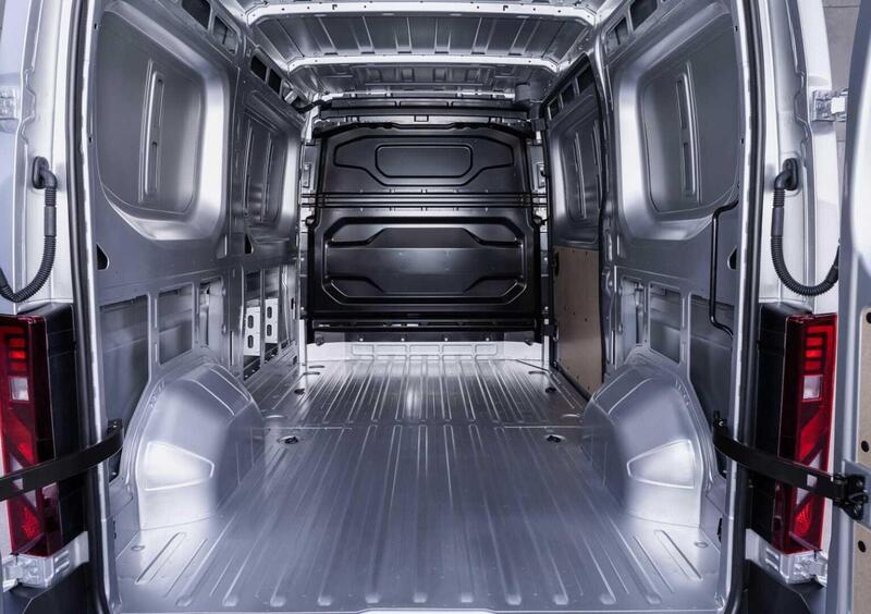 Nissan Interstar Furgone (17)