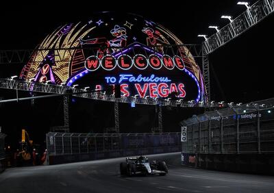 F1. Mercedes brilla nelle libere di Las Vegas, ma per Hamilton e Russell veloci senza sapere il perché