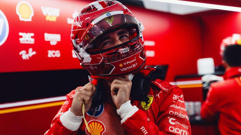 F1. Aria tesa in casa Ferrari, la convivenza pacifica tra Sainz e Leclerc &egrave; finita: &quot;Ogni volta manca di rispetto&quot;. Il madrileno preferisce il no comment